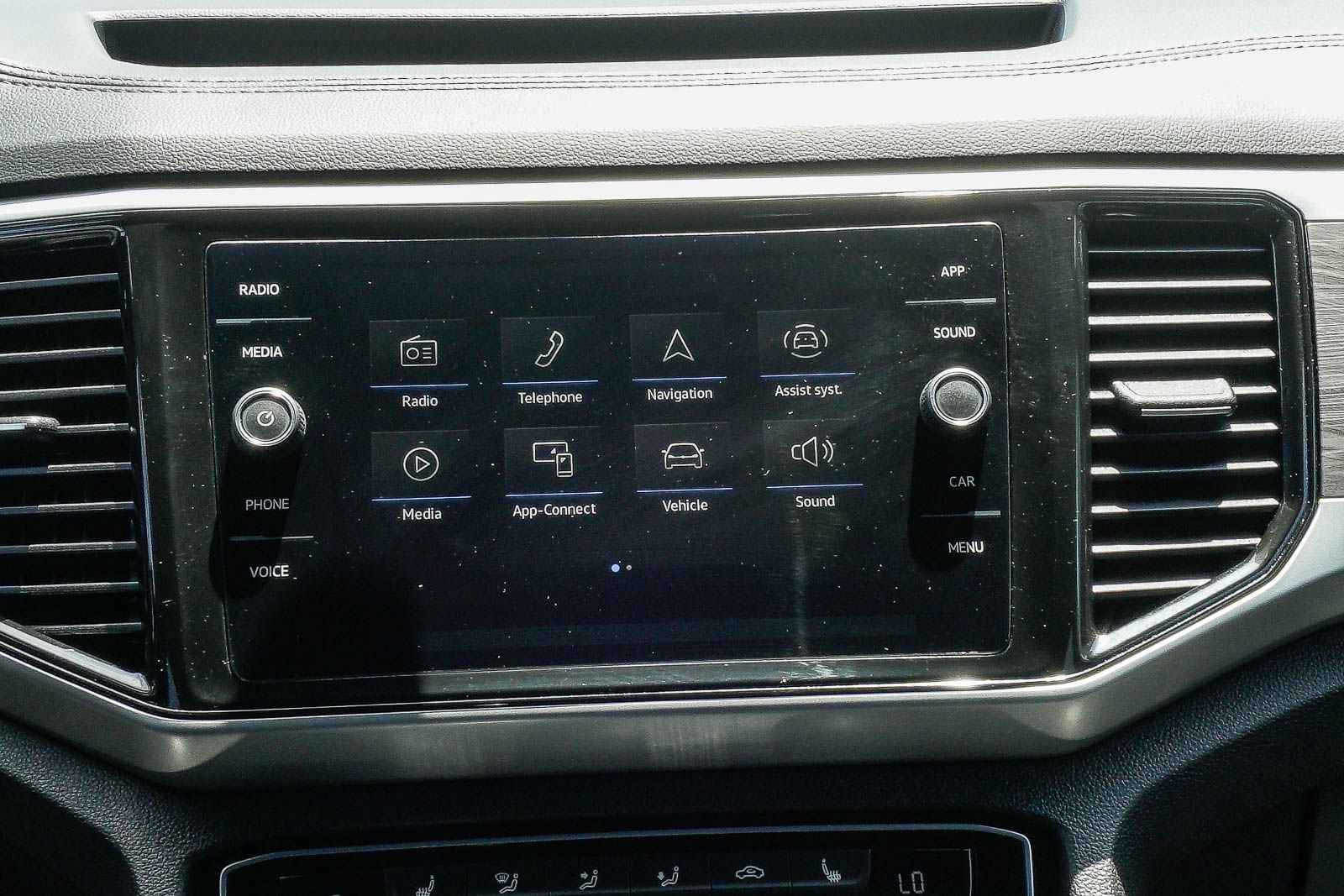 Certified 2023 Volkswagen Atlas Cross Sport SE FWD image 15