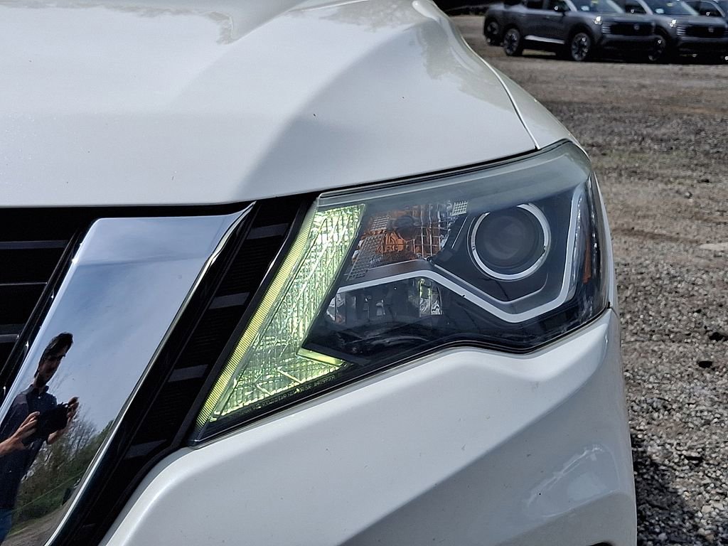 Used 2018 Nissan Pathfinder SL w/ SL Premium Package AWD/4WD image 9