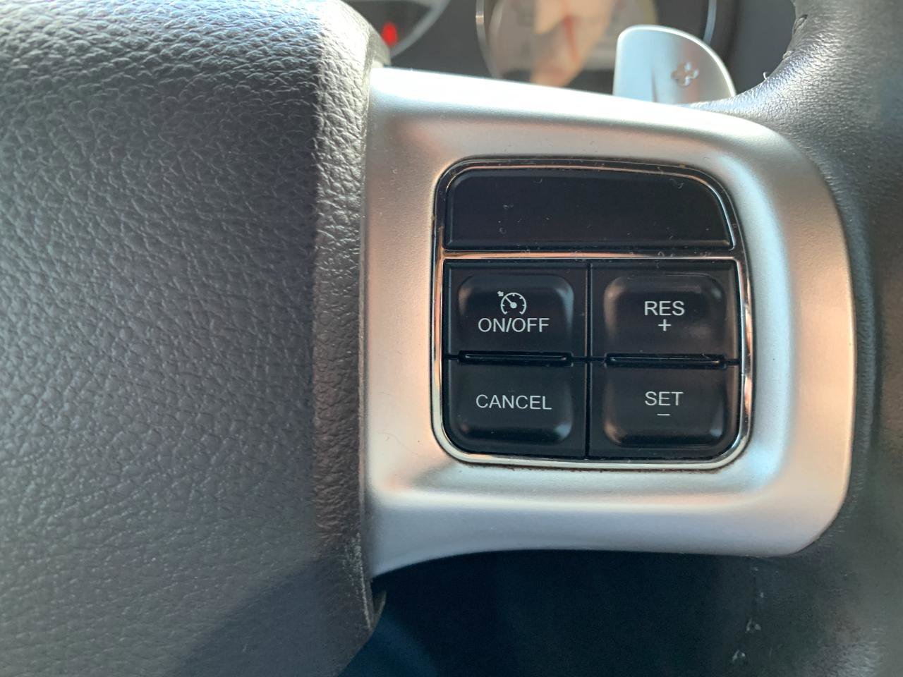 Used 2014 Dodge Challenger SXT RWD image 14