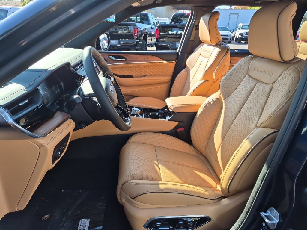 New 2027 Jeep Grand Cherokee Summit AWD/4WD image 12
