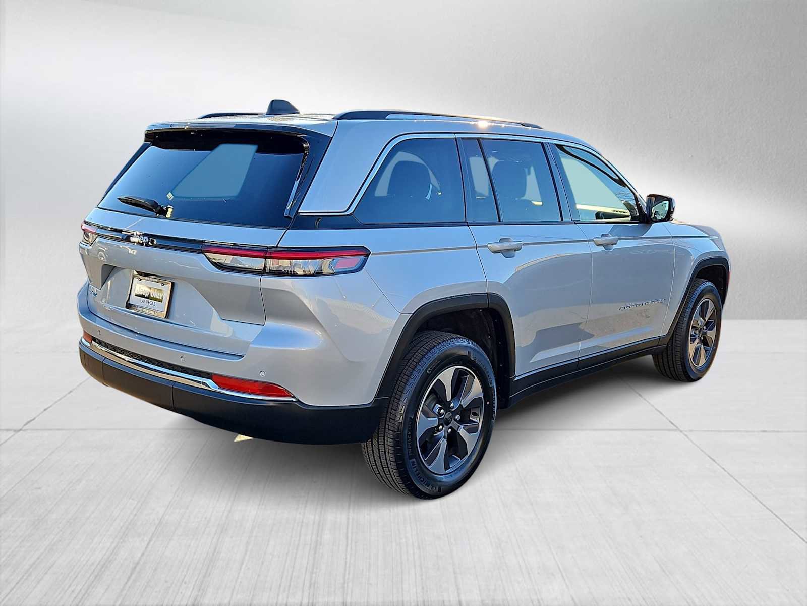 Used 2022 Jeep Grand Cherokee Limited 4xe image 8