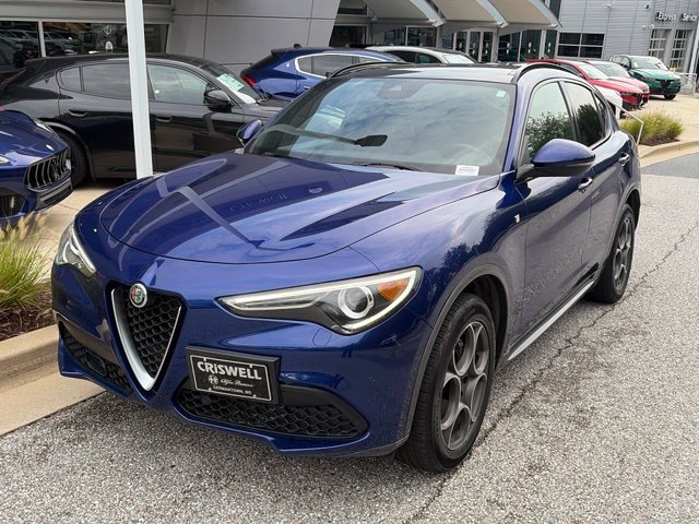 Used 2023 Alfa Romeo Stelvio Ti AWD/4WD image 2