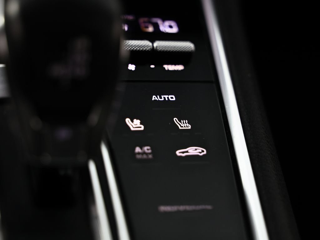 Used 2022 Porsche Panamera image 42