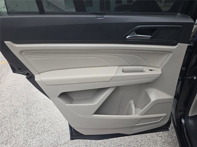 Used 2023 Volkswagen Atlas SE w/ Panoramic Sunroof Package FWD image 10