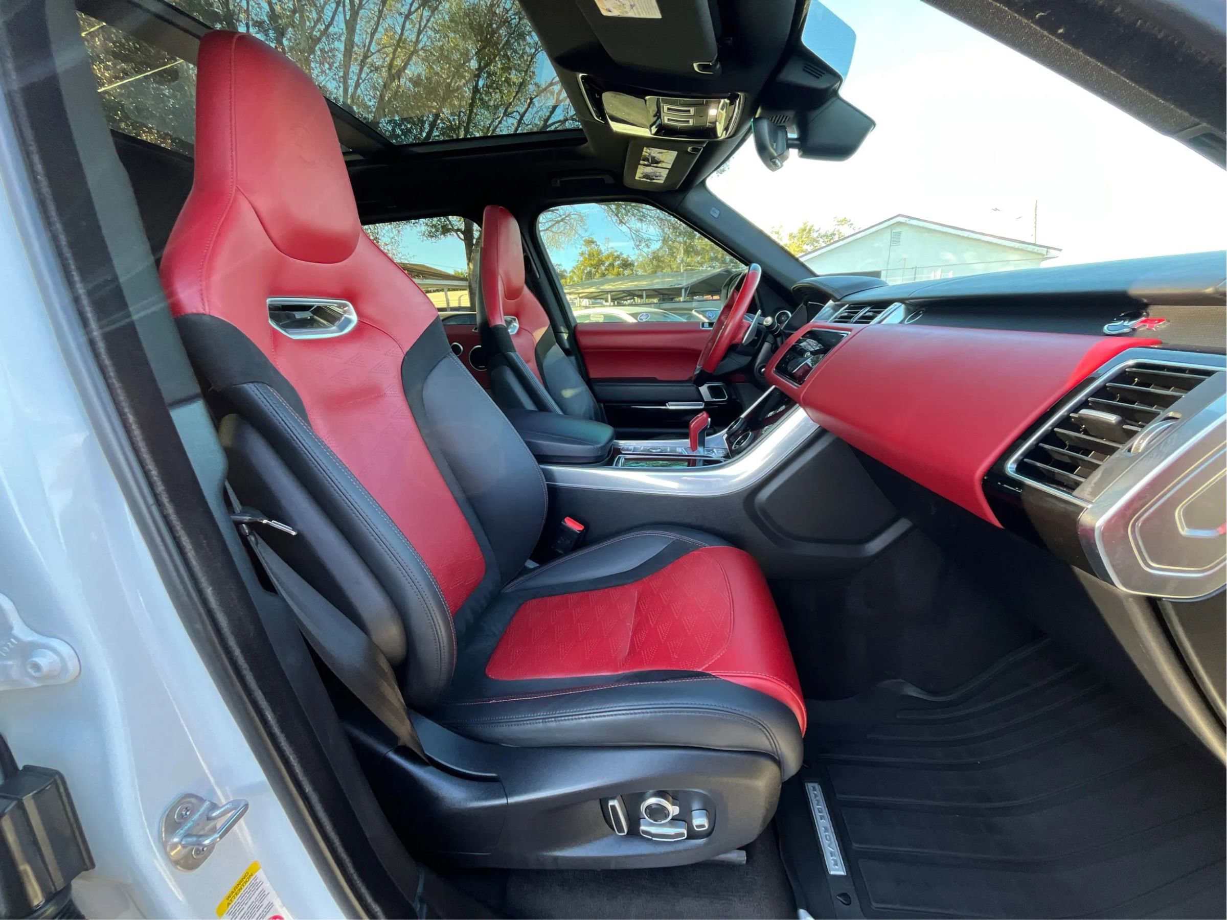 Used 2022 Land Rover Range Rover Sport SVR image 12