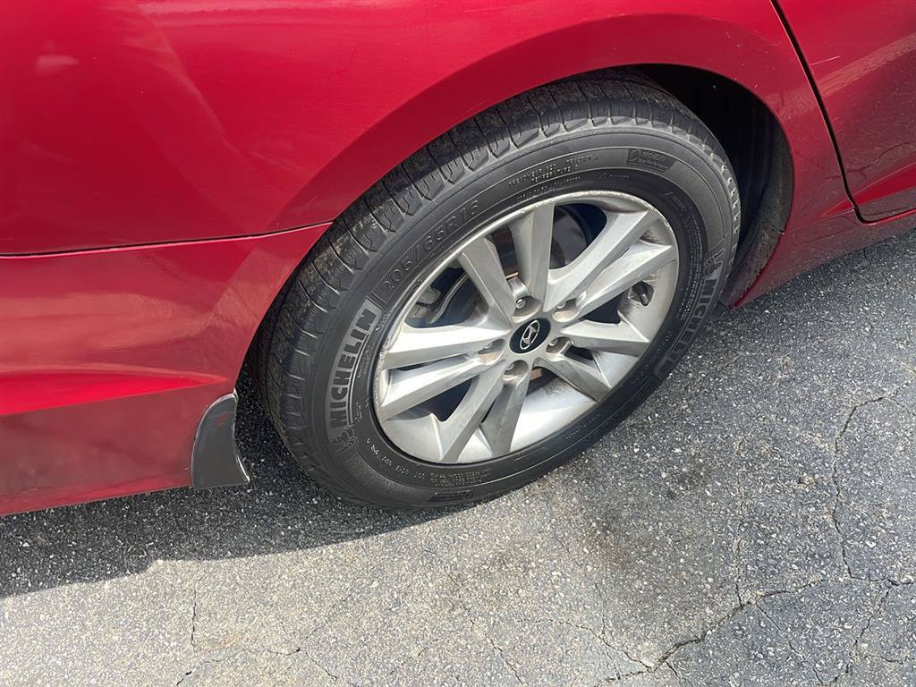 Used 2015 Hyundai Sonata SE w/ Option Group 02 FWD image 9