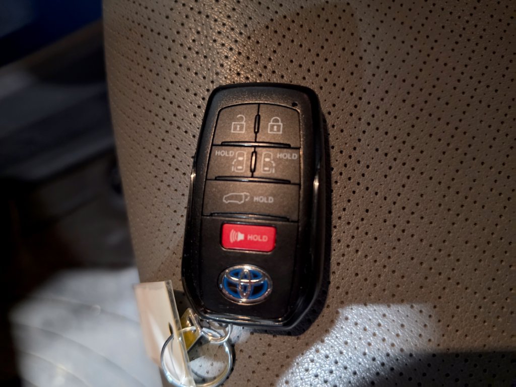 Used 2024 Toyota Sienna Limited AWD/4WD image 10