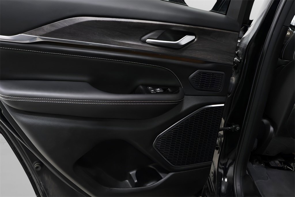 Used 2023 Jeep Grand Cherokee Overland image 24