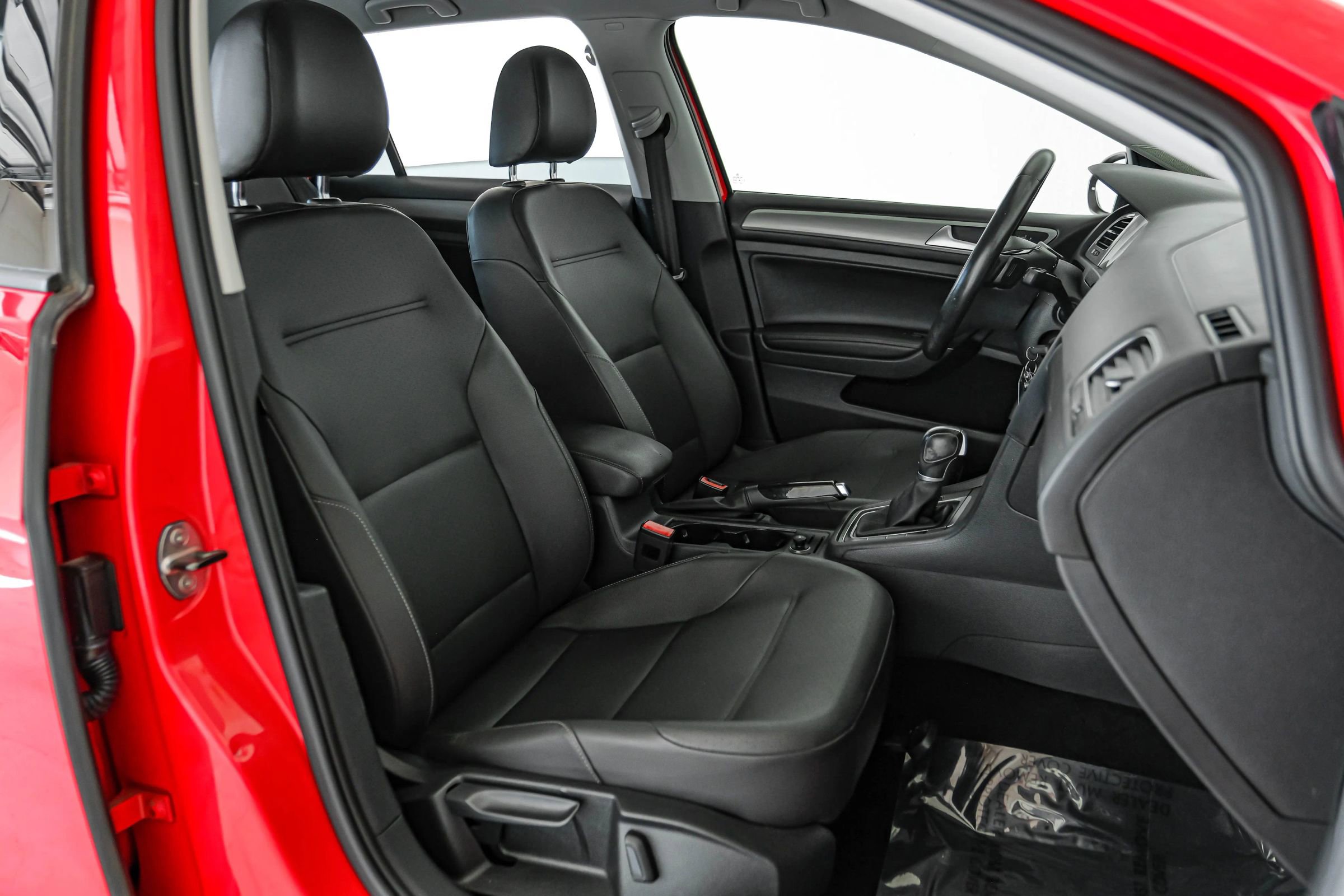 Used 2015 Volkswagen Golf SE image 26