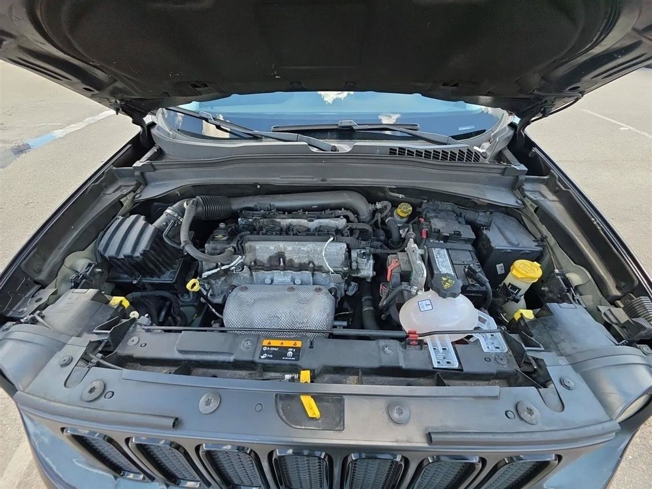 Used 2017 Jeep Renegade Altitude FWD image 21