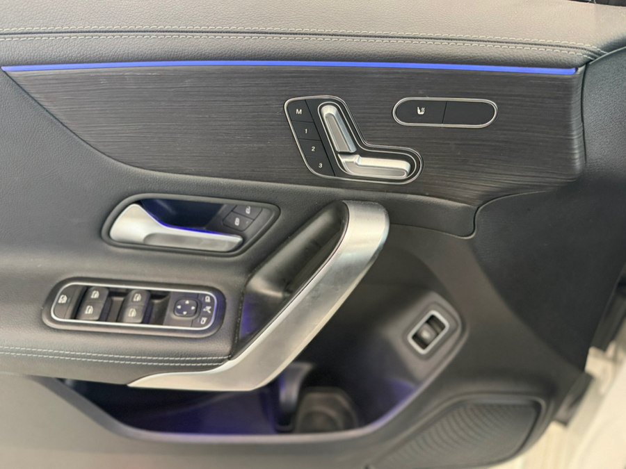 Used 2023 Mercedes-Benz CLA 250 4MATIC image 9
