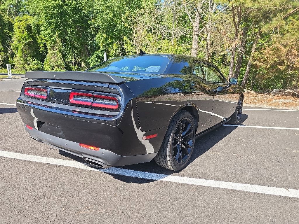 Used 2018 Dodge Challenger R/T w/ Driver Convenience Group RWD image 5