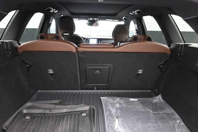 Used 2024 Volvo XC60 B5 Plus w/ Protection Package Premier AWD/4WD image 30