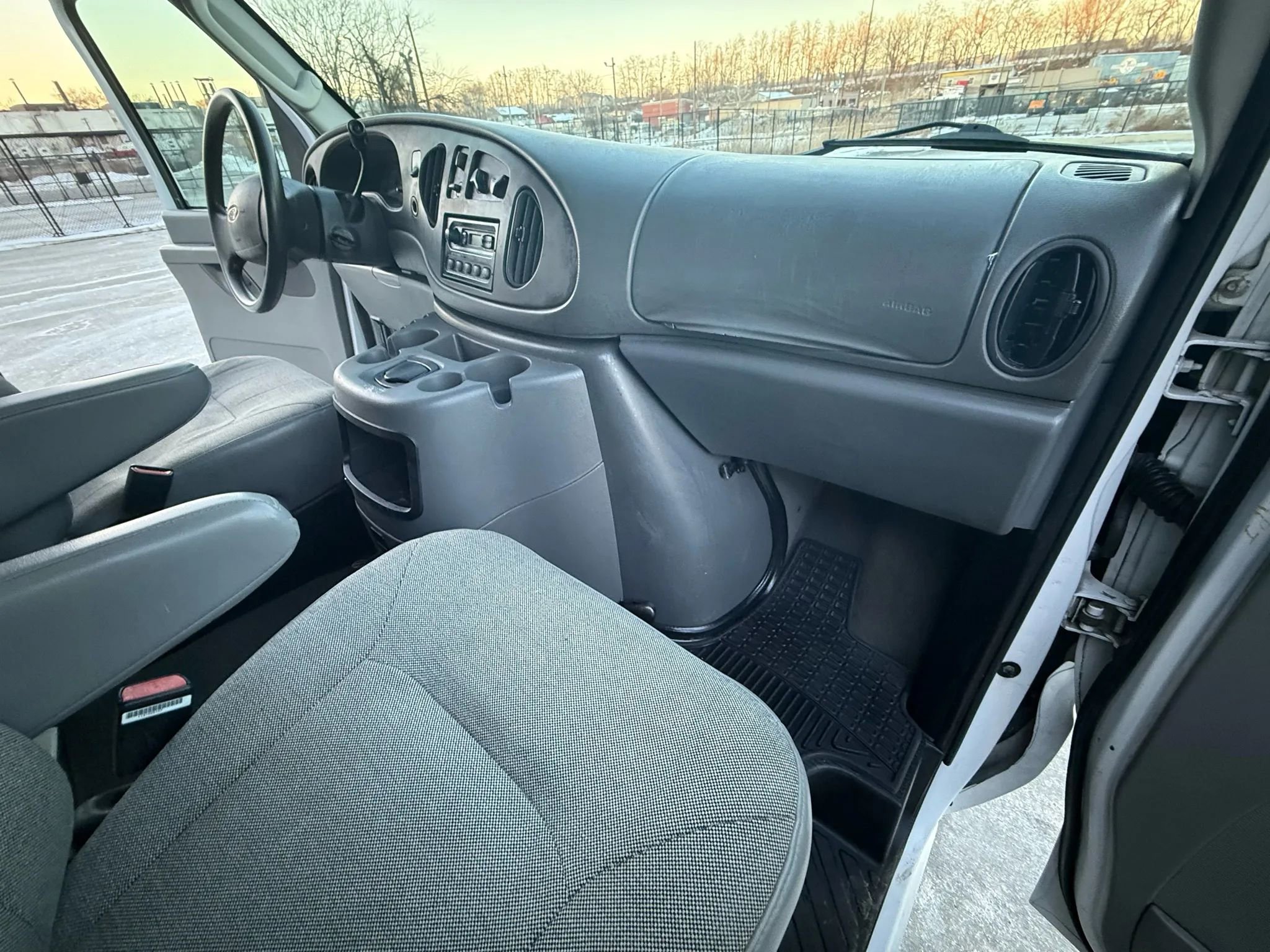 Used 2003 Ford E-350 and Econoline 350 XLT image 33