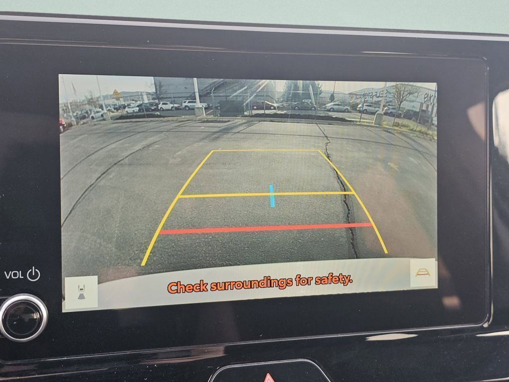 Used 2024 Toyota Venza LE image 8