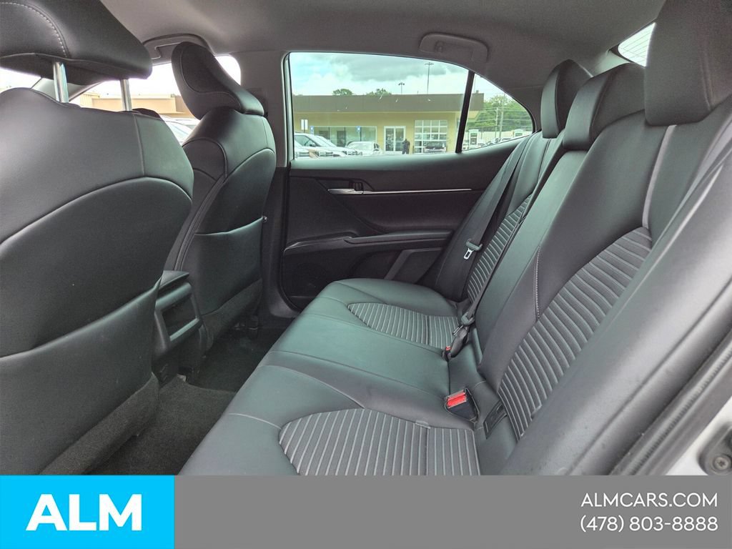 Used 2022 Toyota Camry SE w/ Convenience Package FWD image 4
