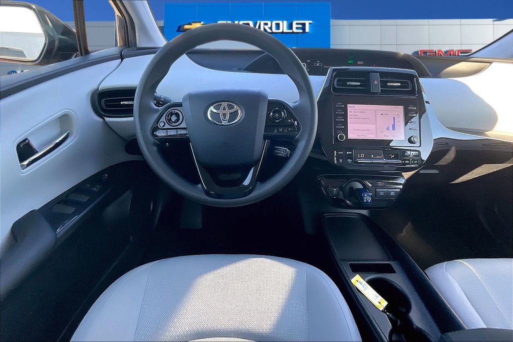Used 2020 Toyota Prius LE image 8