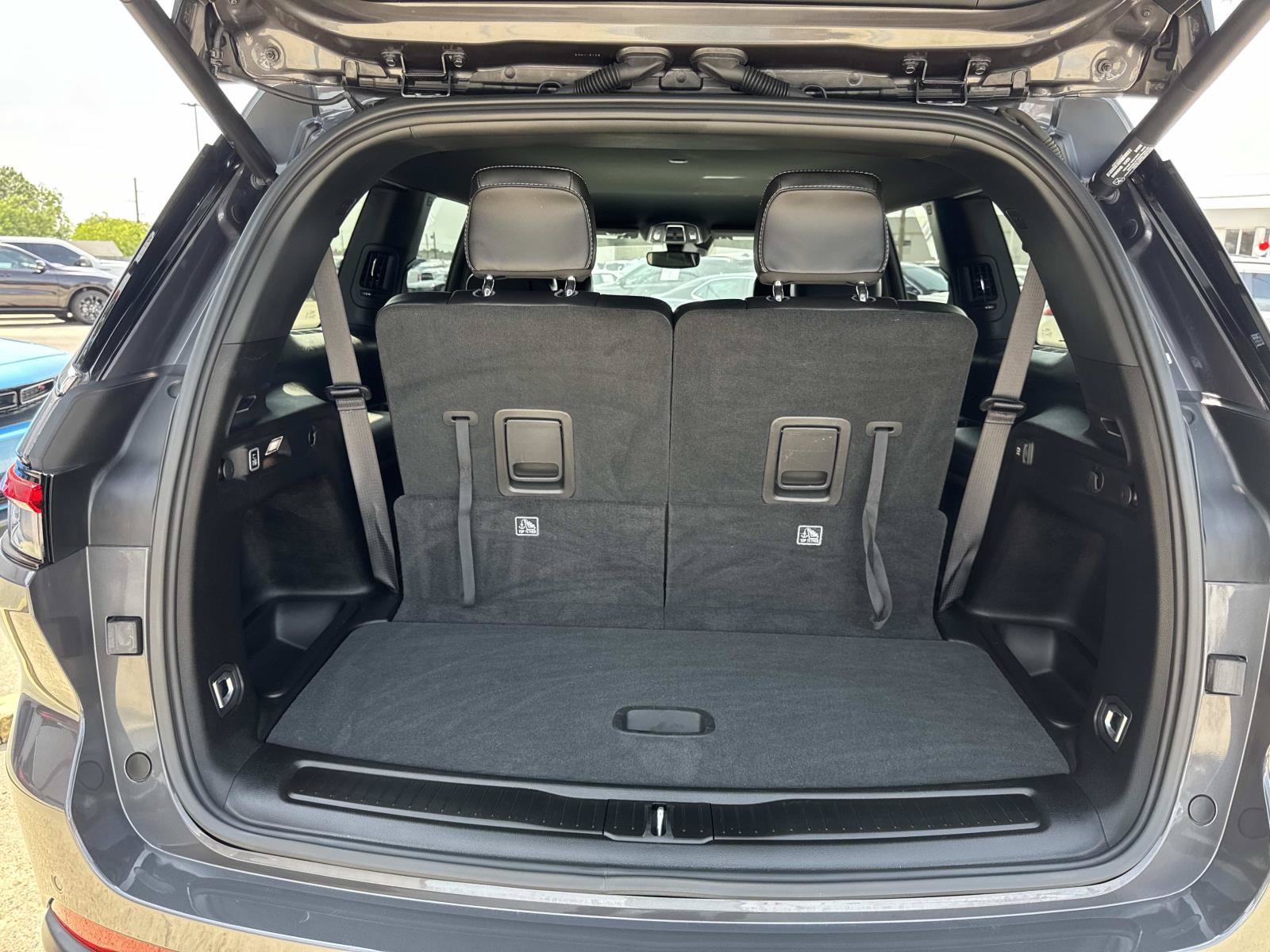Used 2024 Jeep Grand Cherokee L Limited RWD image 8