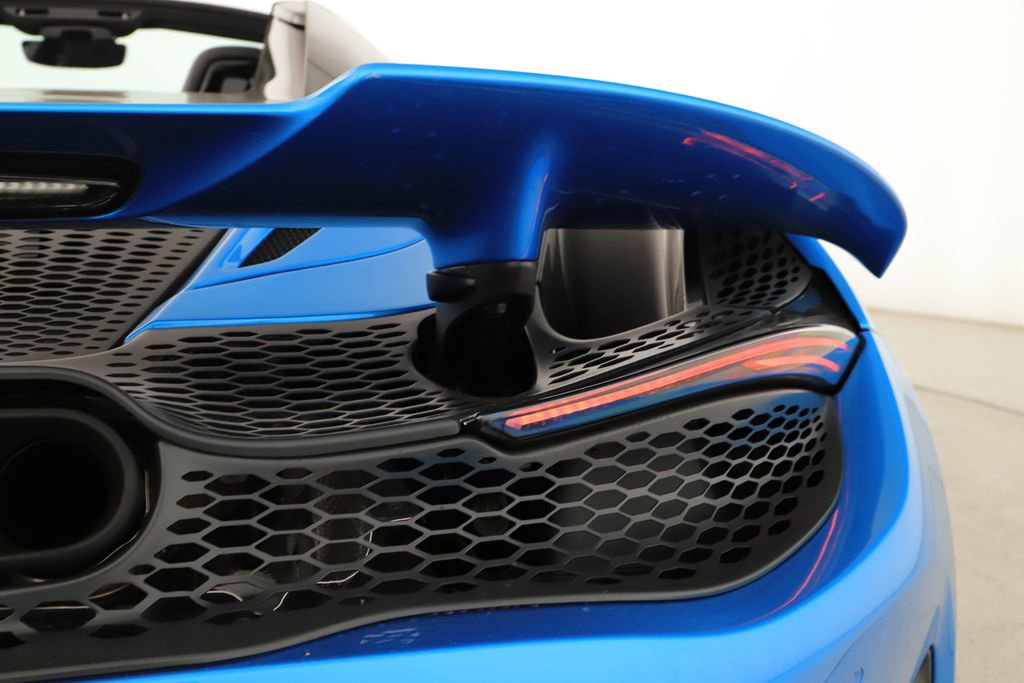 Used 2024 McLaren 750S Spider RWD image 28