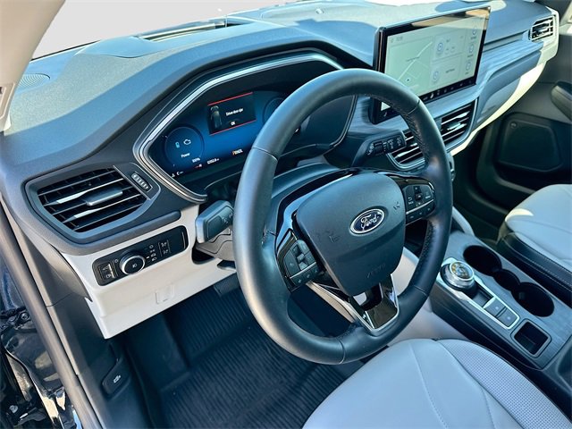 Used 2025 Ford Escape Platinum w/ Premium Technology Package image 9