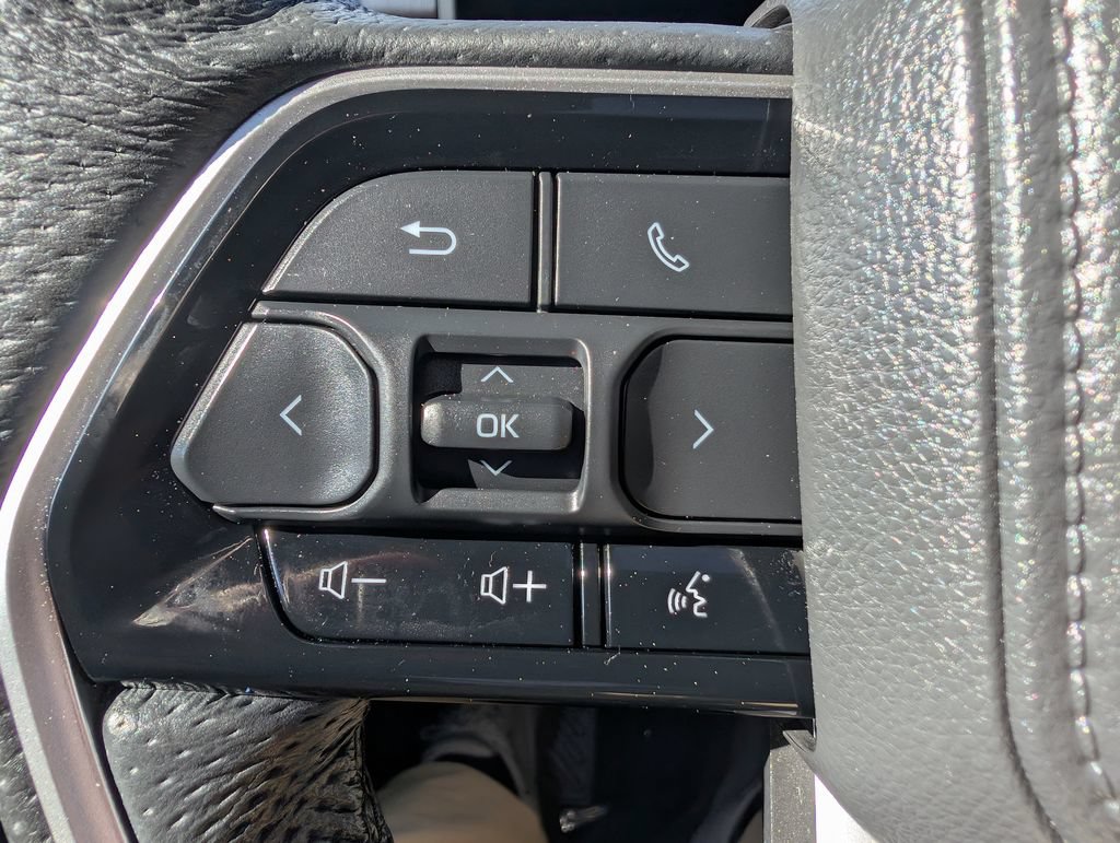 Used 2025 Toyota Sequoia Platinum AWD/4WD image 32