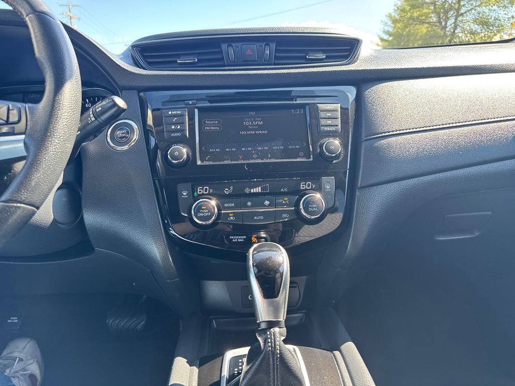 Used 2019 Nissan Rogue SV image 19