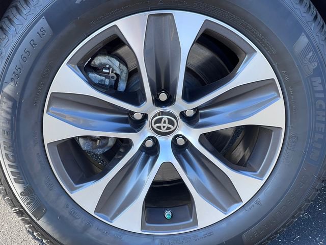 Used 2022 Toyota Highlander XLE AWD/4WD image 7