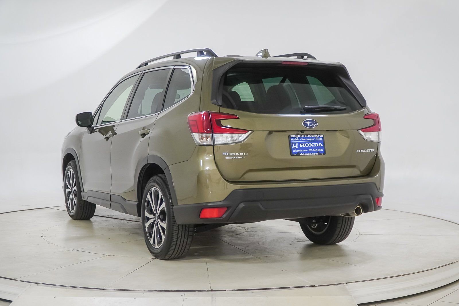 Used 2023 Subaru Forester Limited AWD/4WD image 8