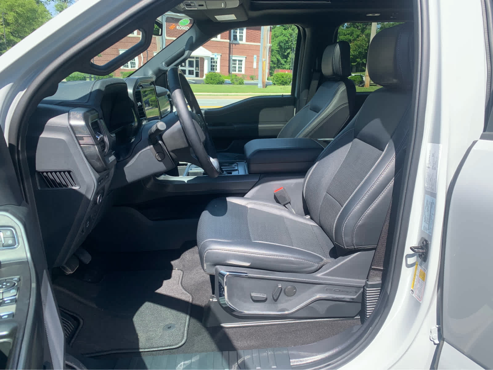 Used 2024 Ford F150 Lariat AWD/4WD image 10
