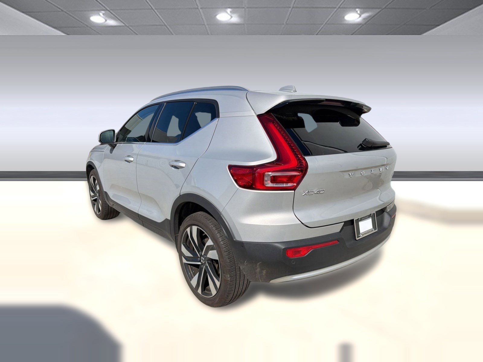 Certified 2023 Volvo XC40 B5 Ultimate w/ Protection Package Premier image 3