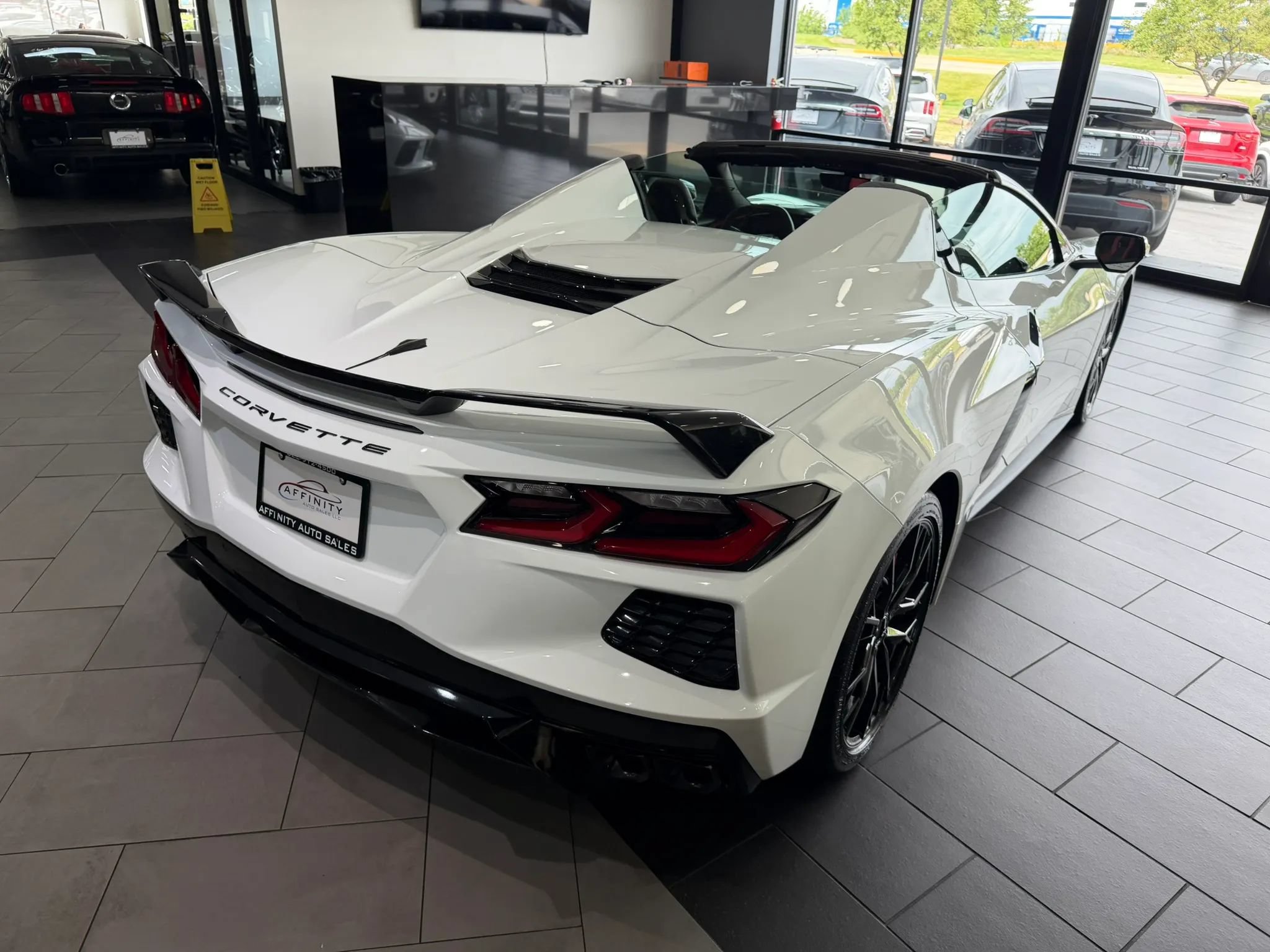Used 2023 Chevrolet Corvette Stingray Premium Conv w/ Z51 Performance Package RWD image 14