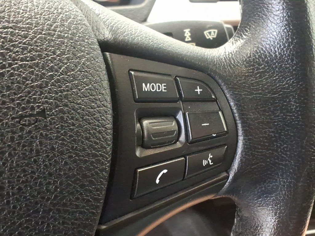 Used 2016 BMW 320i Sedan RWD image 12