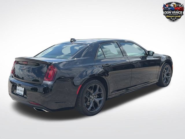Used 2022 Chrysler 300 S w/ Safetytec Plus Group RWD image 6