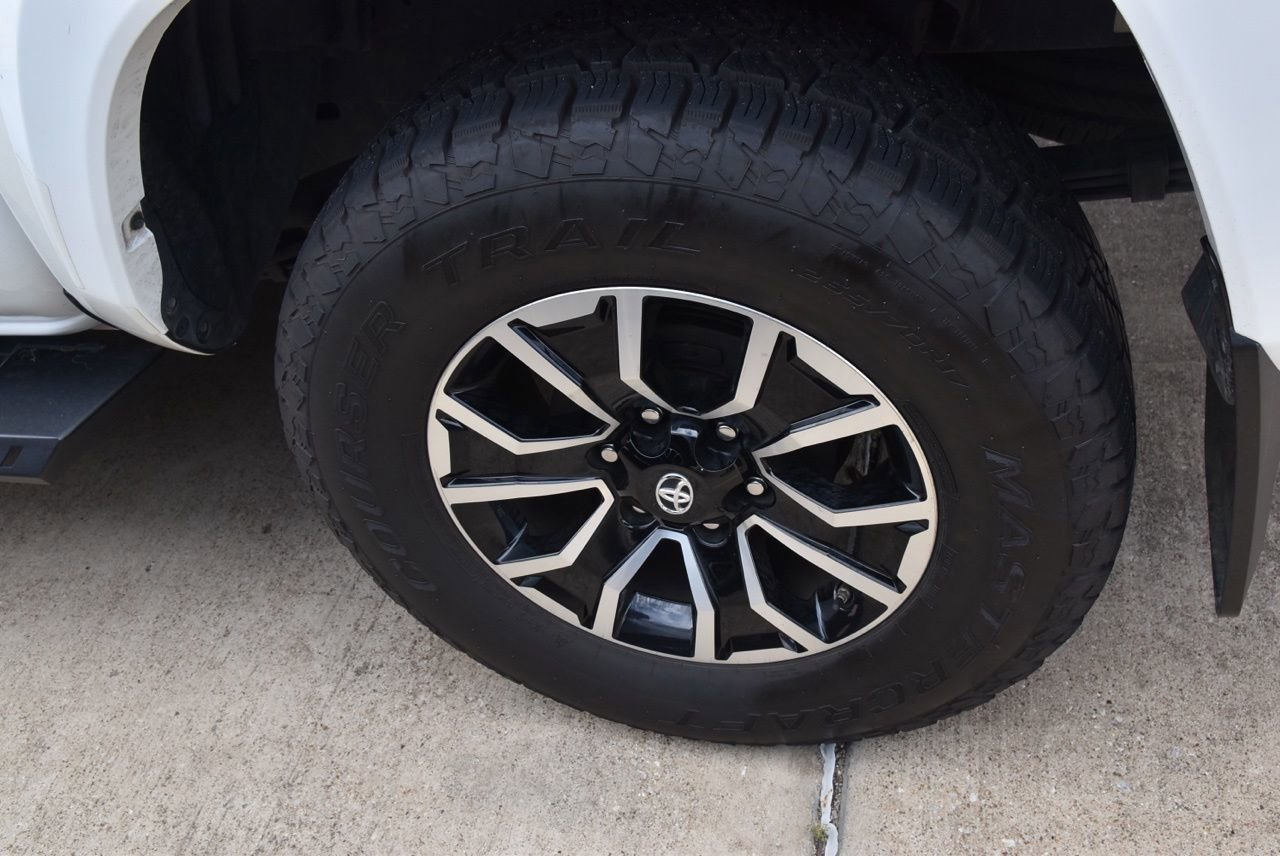 Used 2020 Toyota Tacoma TRD Sport w/ Technology Package AWD/4WD image 11