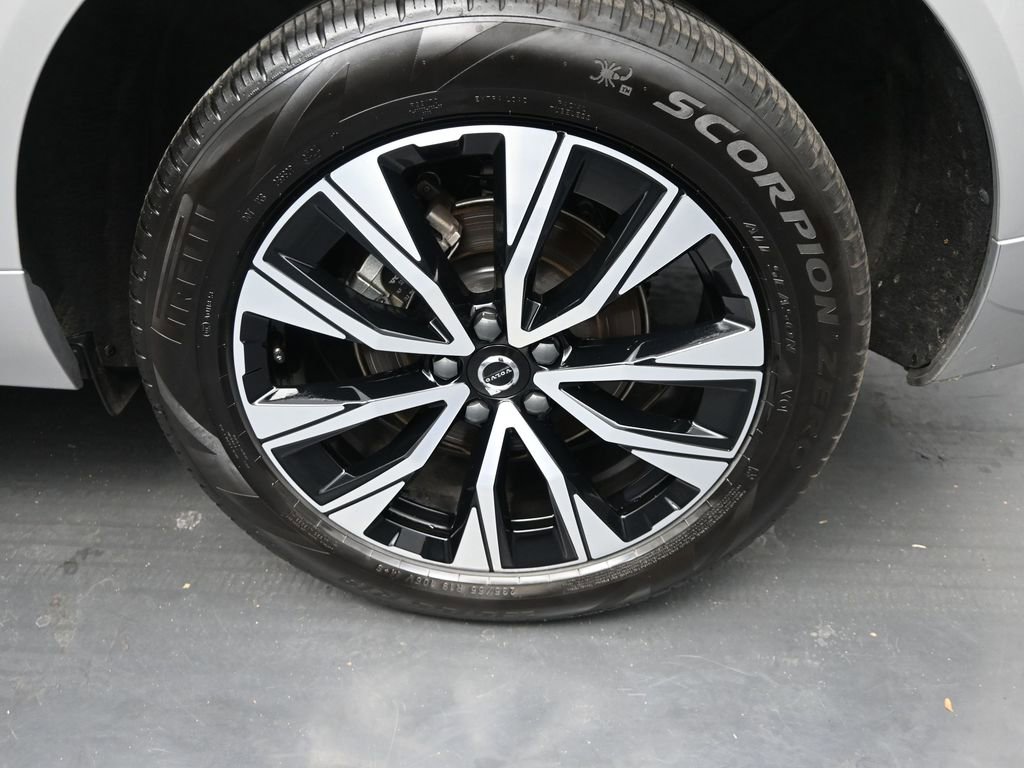 Used 2025 Volvo XC60 B5 Plus image 9
