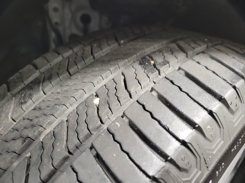 Used 2020 Toyota Avalon XLE w/ Moonroof Package image 11