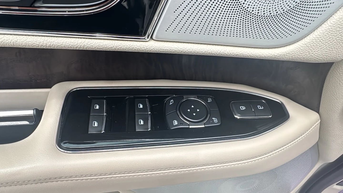 Used 2019 Lincoln Navigator Reserve AWD/4WD image 10