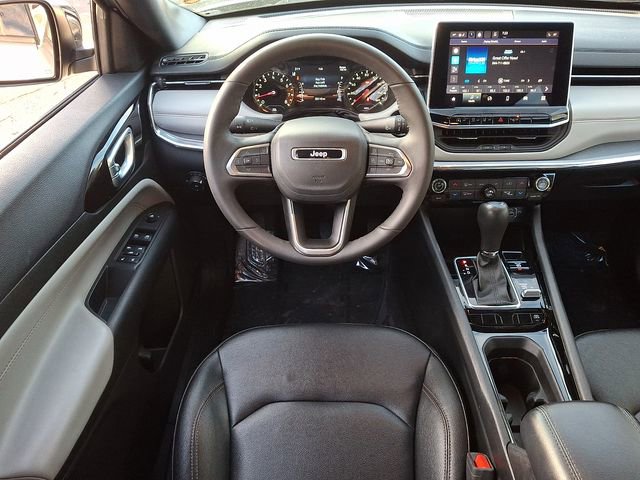 Used 2024 Jeep Compass Limited image 11