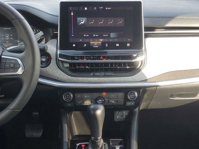 Used 2023 Jeep Compass Latitude image 27