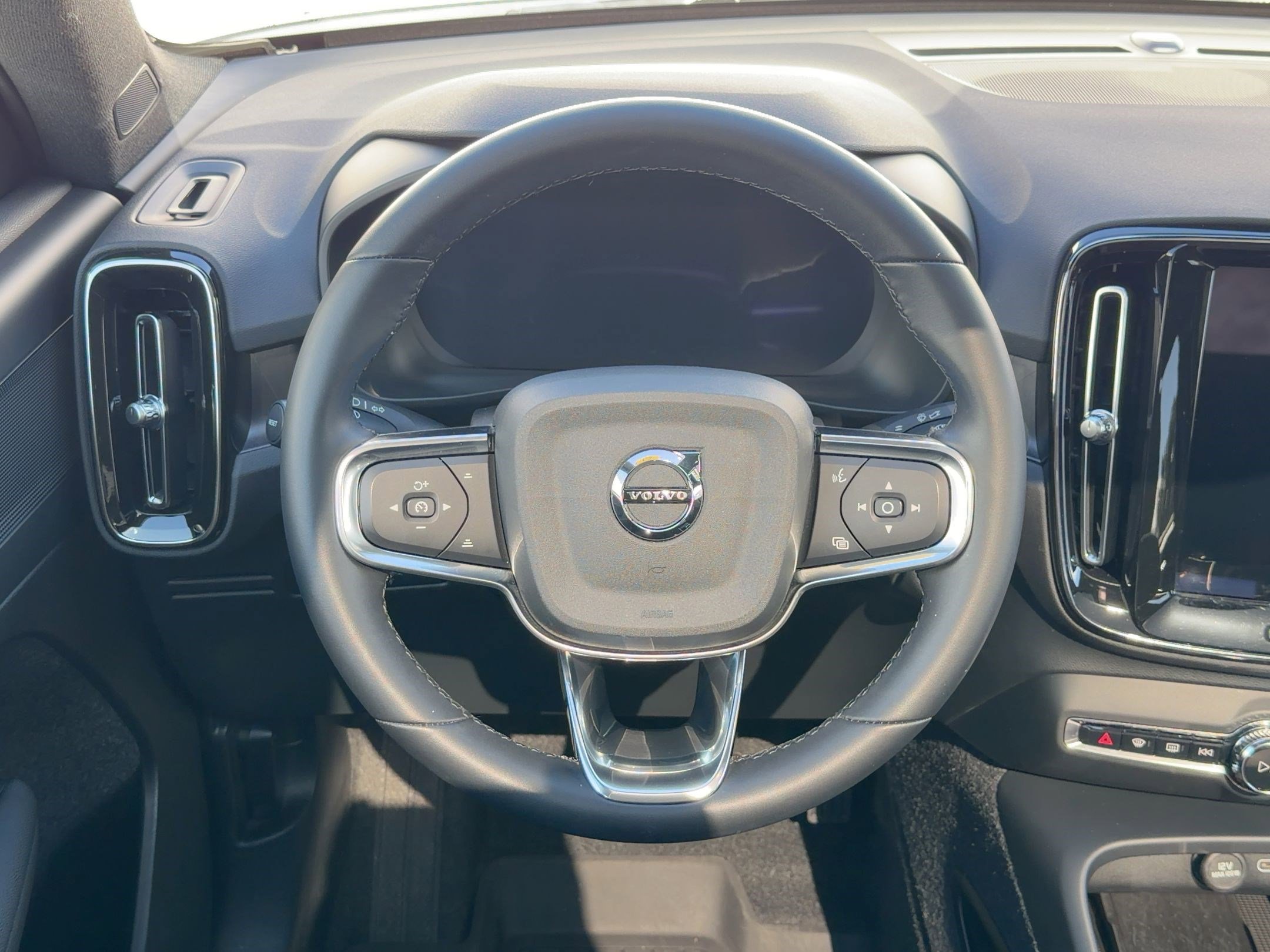 Used 2023 Volvo C40 P8 Recharge Plus image 27