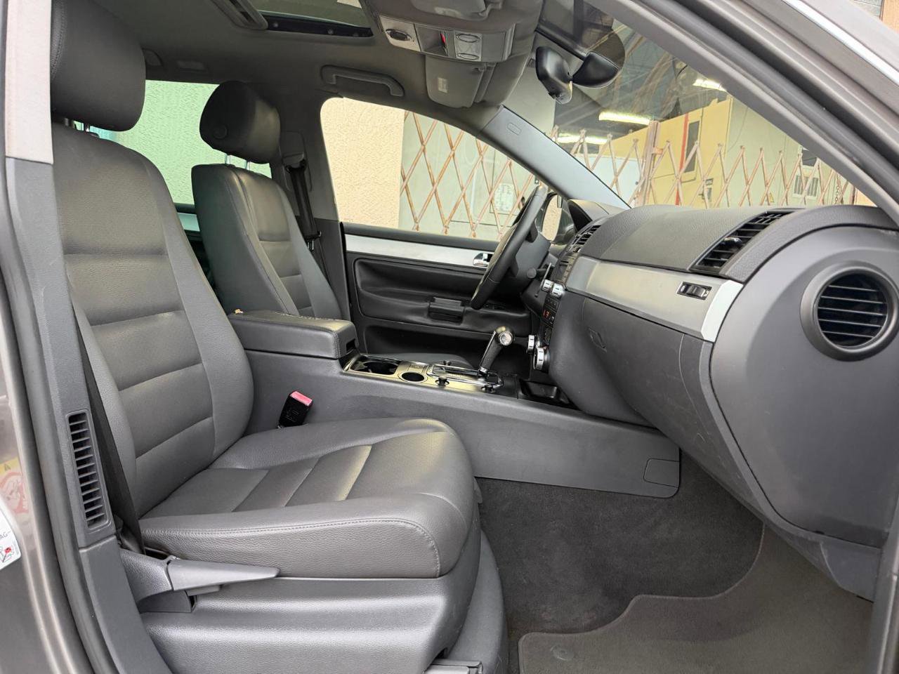 Used 2008 Volkswagen Touareg V6 AWD/4WD image 14