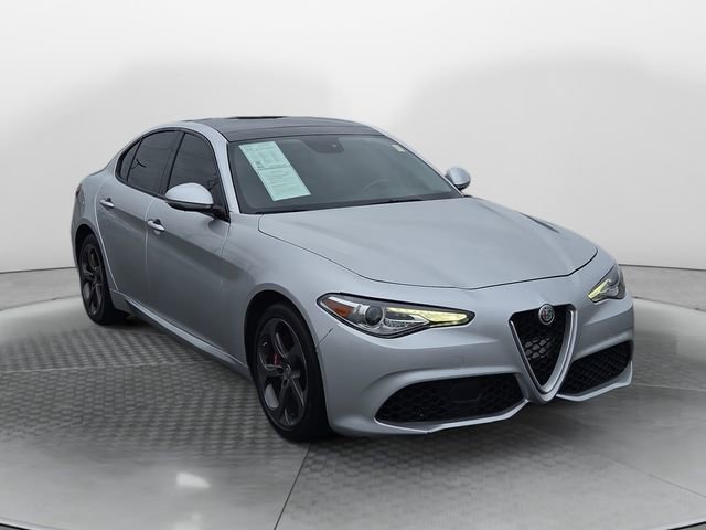 Used 2017 Alfa Romeo Giulia AWD w/ Sport Appearance Package image 7