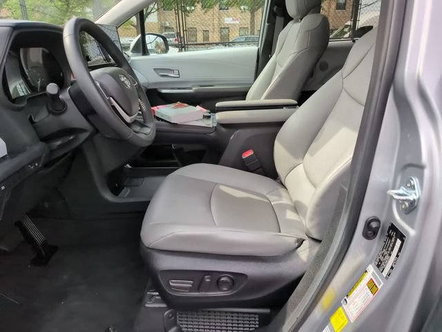 Certified 2025 Toyota Sienna XLE FWD image 12