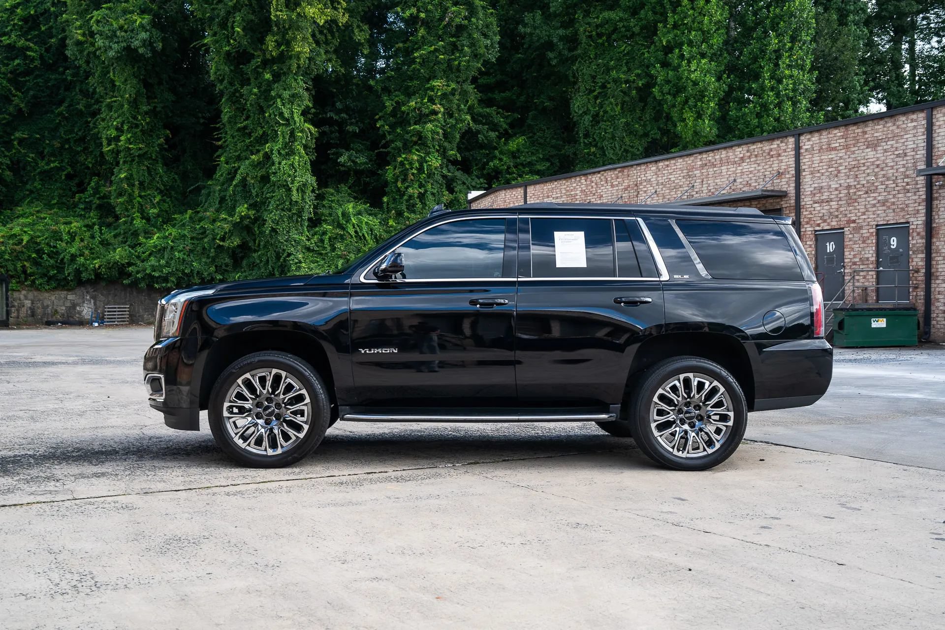 Used 2016 GMC Yukon SLE RWD image 4