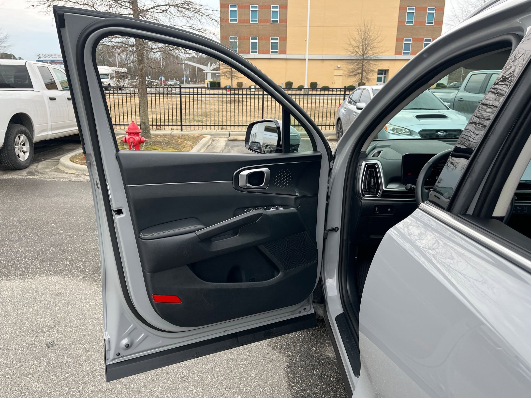 Used 2025 Kia Sorento S image 25