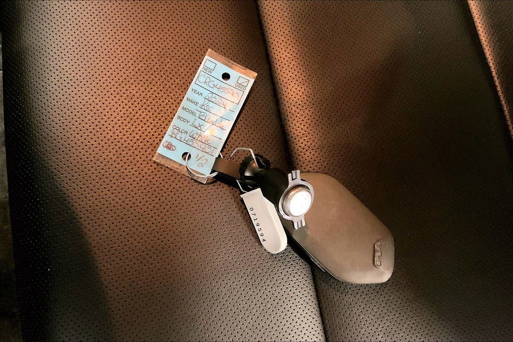 Used 2024 Kia Telluride LX image 13