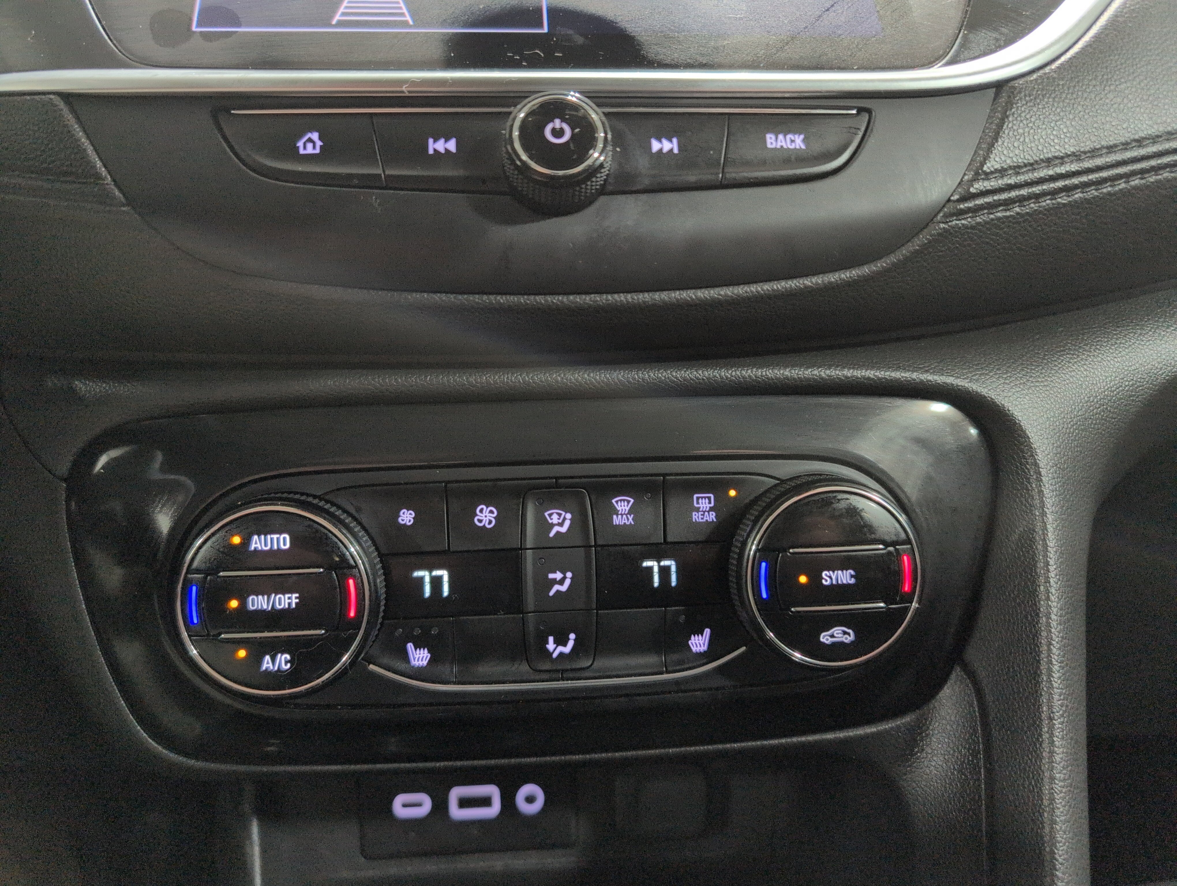 Used 2021 Buick Encore GX Select image 18