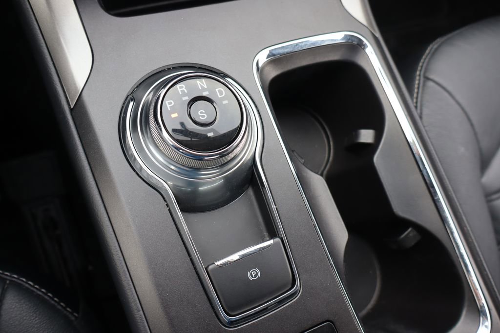 Used 2017 Ford Fusion SE w/ Fusion SE Technology Package image 5