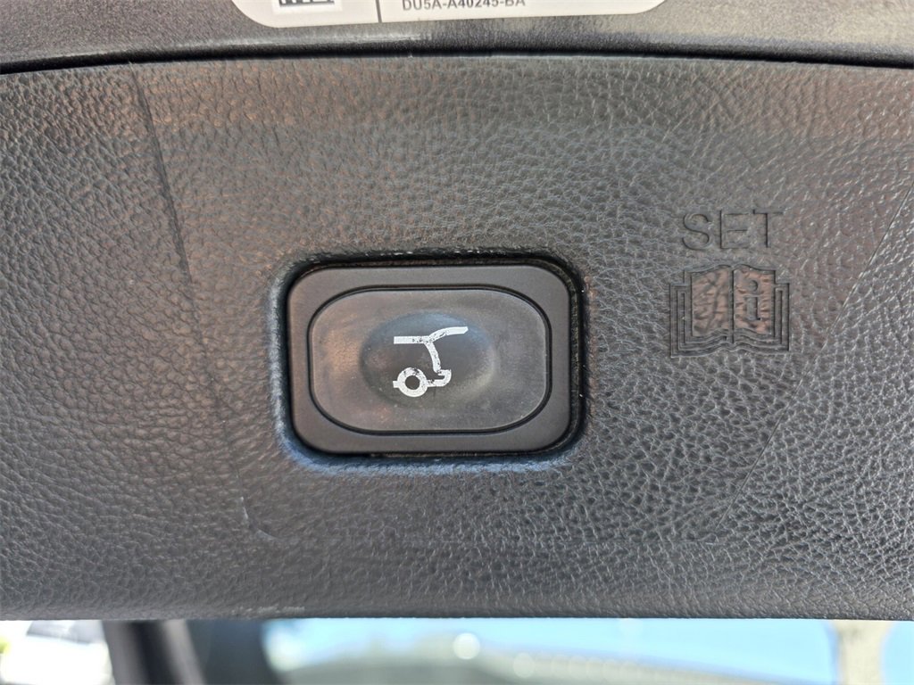 Used 2018 Ford Edge SEL w/ Equipment Group 201A image 17