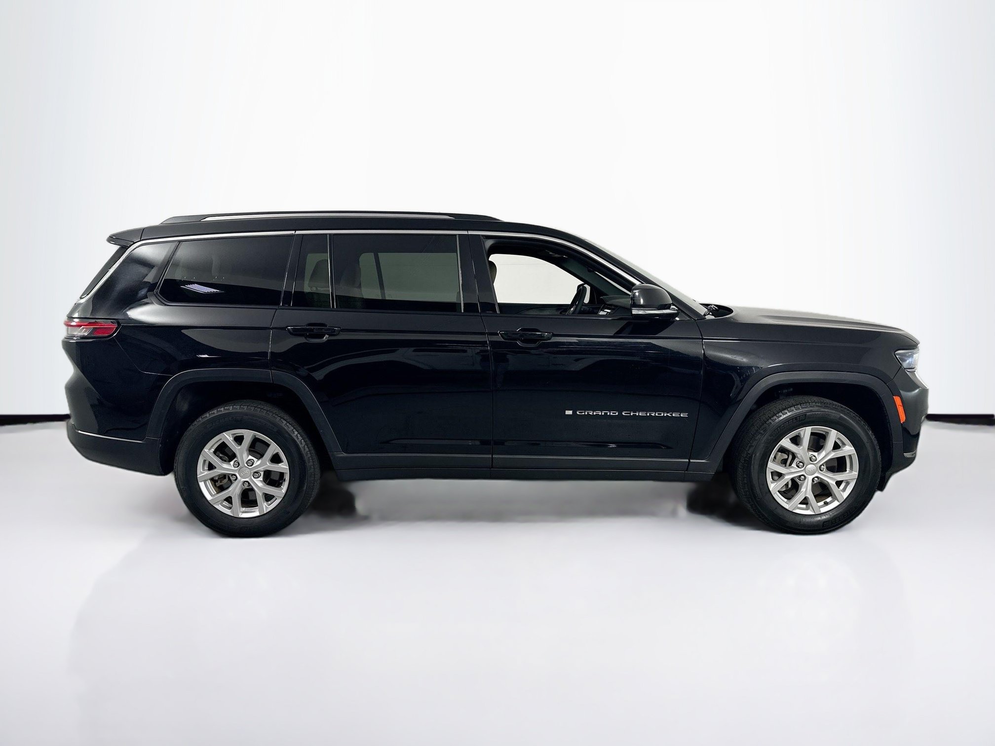 Used 2023 Jeep Grand Cherokee L Limited AWD/4WD image 4